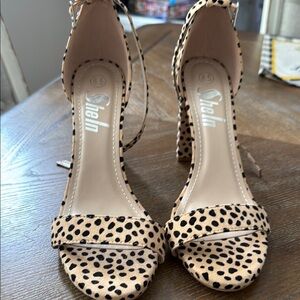 SHEIN Leopard Print size 8.5 Tan and Black Heels Stylish Sandals